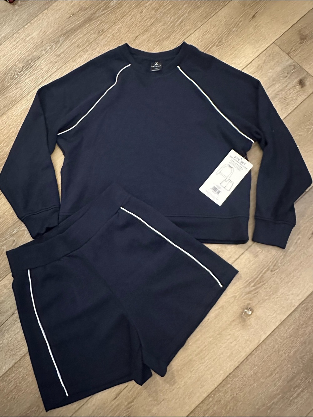 NWT Danskin navy set with white  piping sz small